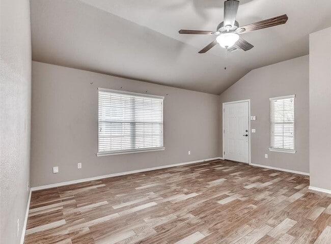 Photo - Charming 3 Bedroom Home in Yukon with Modern Updates