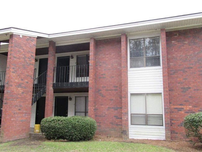 Building Photo - Newly Renovated- 2 bedroom, 2 bathroom apartment-Willow Run Apartments