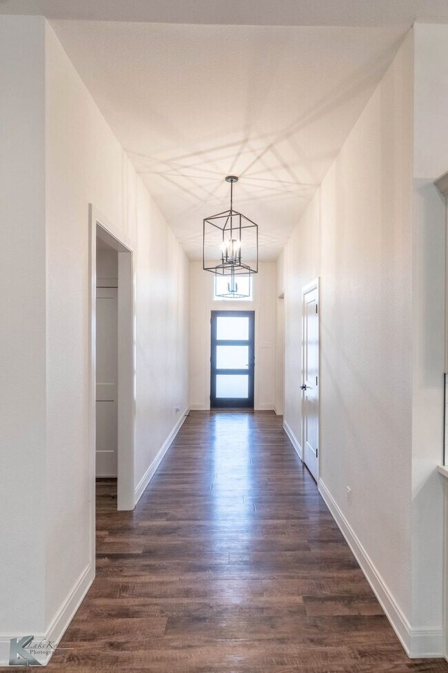 Photo - 3/2/2 Wylie ISD, new and open and beautiful!