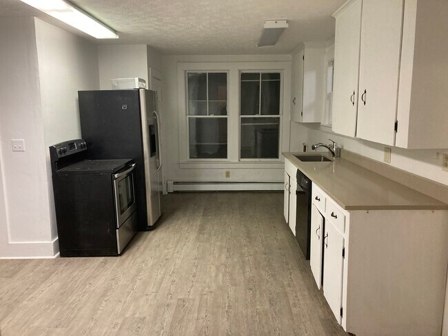 Photo - 1035 Main St Unit 1