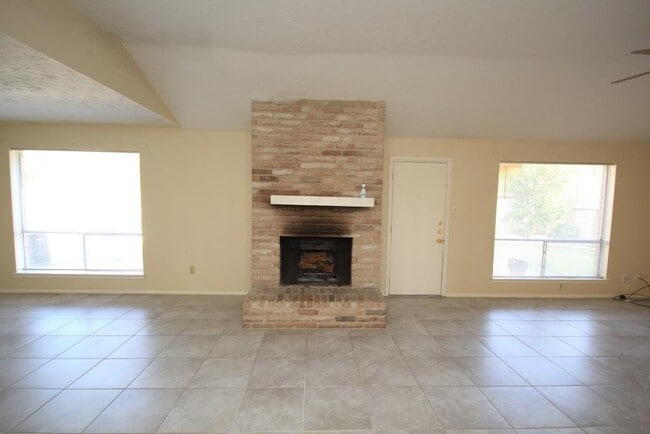 Building Photo - 24002 Silversmith Ln