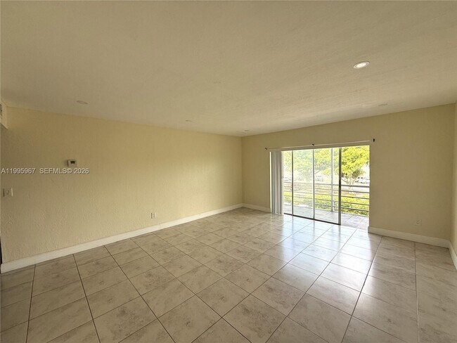 Photo - 4848 NW 24th Ct Unidad 325