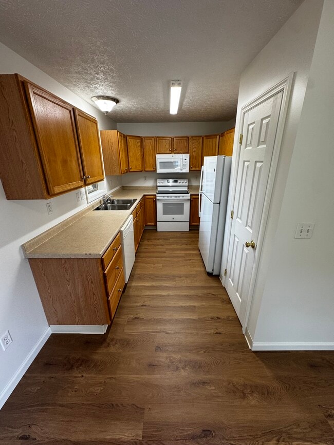 Photo - 861 E Saint Johns St