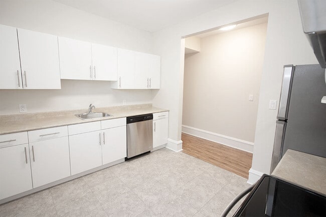 1BDR - Kitchen - 508 McMillan Apartment