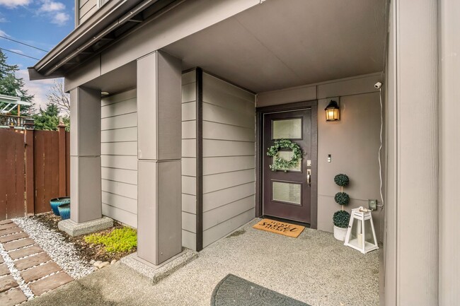 Photo - Modern Tri-Level 4BD/3.5BTH Townhouse in Lynnwood for Rent! Pet Friendly!