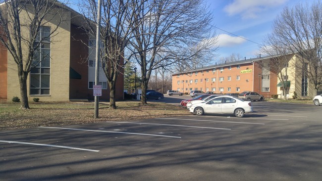 Parking Lot - Coves at Columbus on Mayfield Place Apartments