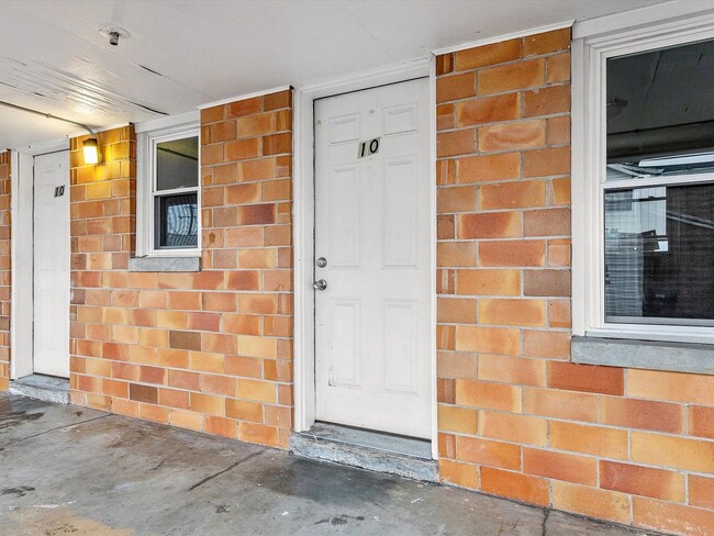 Building Photo - 205 E Main St Unit 05