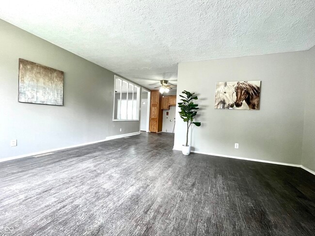 Photo - 110 N Tyrone Dr