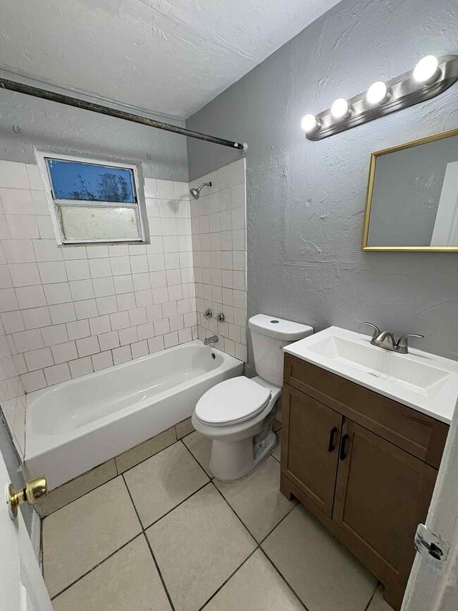 Photo - 221/223/225/227 Maria Street Unit 221