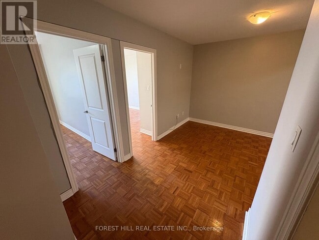 Photo - 341 Lakeshore Rd E