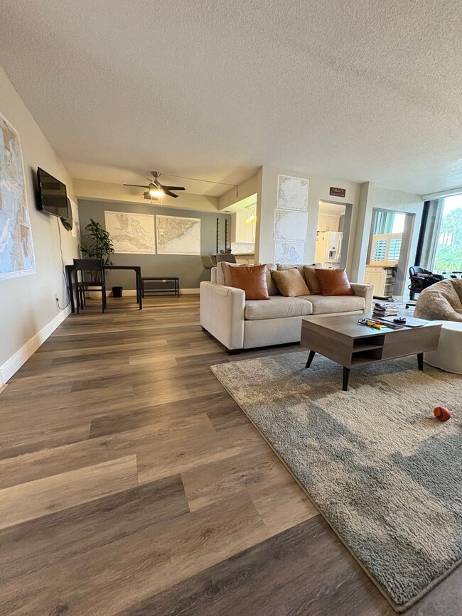 Photo - (55+) 1/1.5 WATERFRONT in Circle Bay Yacht Club