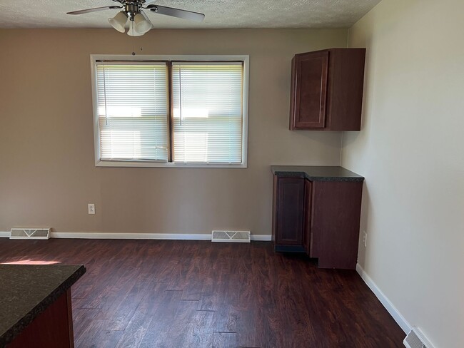 Photo - 3679 Oakview Dr