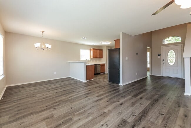 Photo - 1107 Caroline Dr