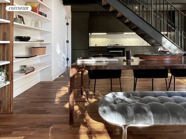 Photo - 533 Leonard St