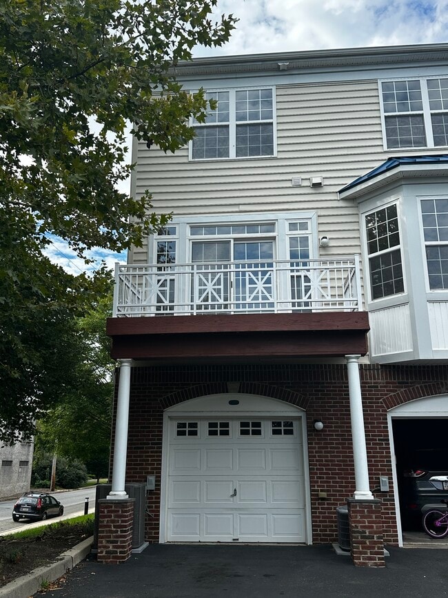 98 Crystal Ln