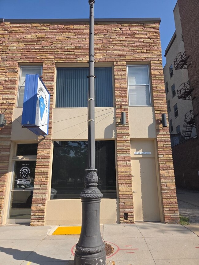 Building Photo - 127 Pearl St Unit 127 1/2 Pearl St