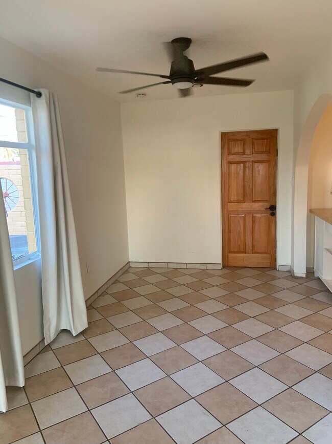Photo - 1735 W Fairmount Ave