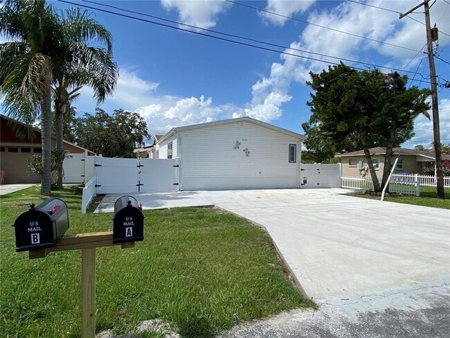 Photo - 8726 Mayflower Rd