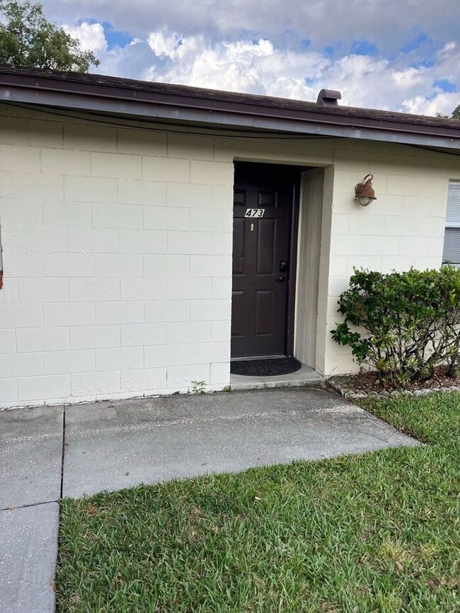 Photo - Cozy 2-Bedroom Duplex in Longwood – Availa...