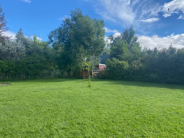 Photo - 669 Parks St