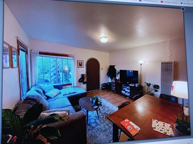 Building Photo - 1252 Haskell St Unit #1252 Rental