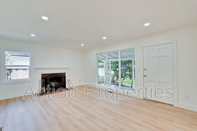 Photo - 207 Haight St
