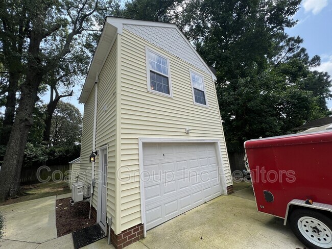 Building Photo - 1363 Eagle Ave