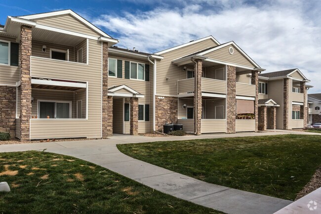 private balconies - Grandview Meadows Apartments