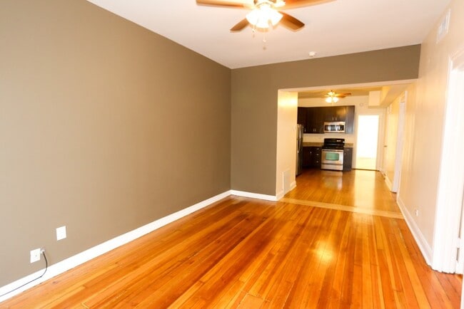 Photo - 2031 W Moffat St Unidad 2