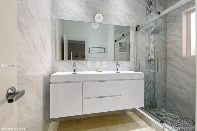 Photo - Beautiful home in Miami Beach