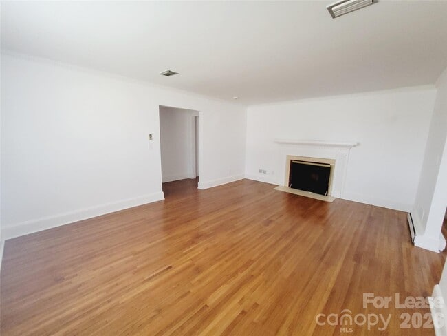 Photo - 1348 E Woodlawn Rd