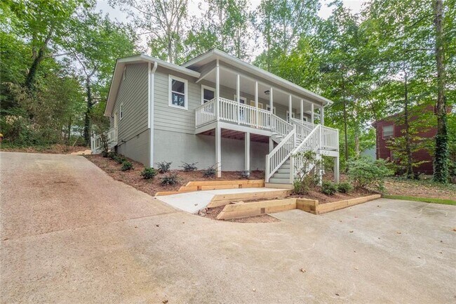 Photo - 2010 Lakeside Trail