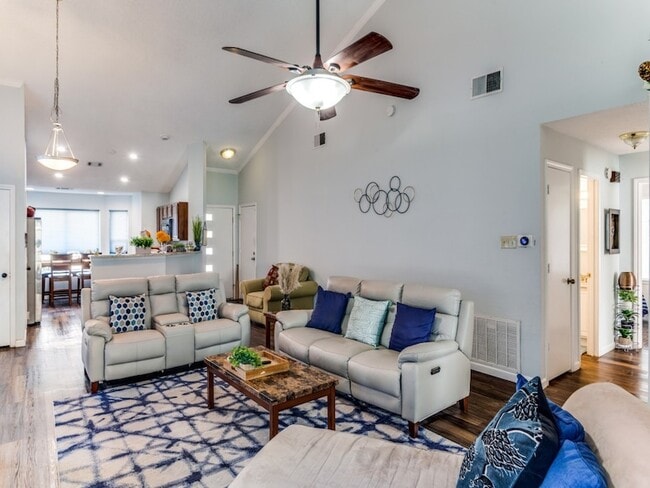 Photo - 6008 Meadowdale Rd