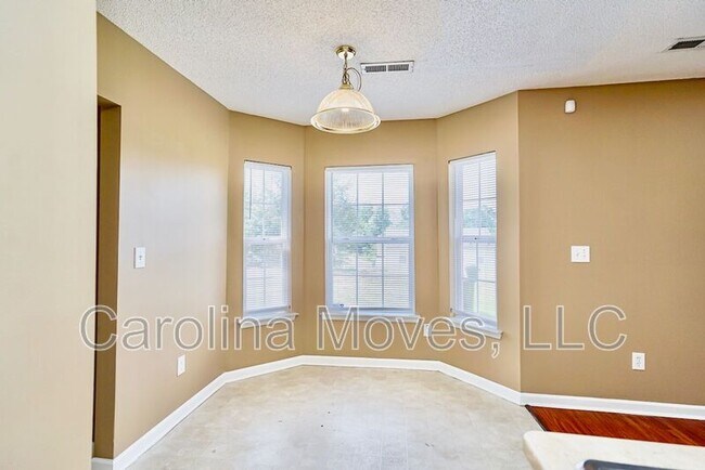 Photo - 144 Crescent Creek Ct