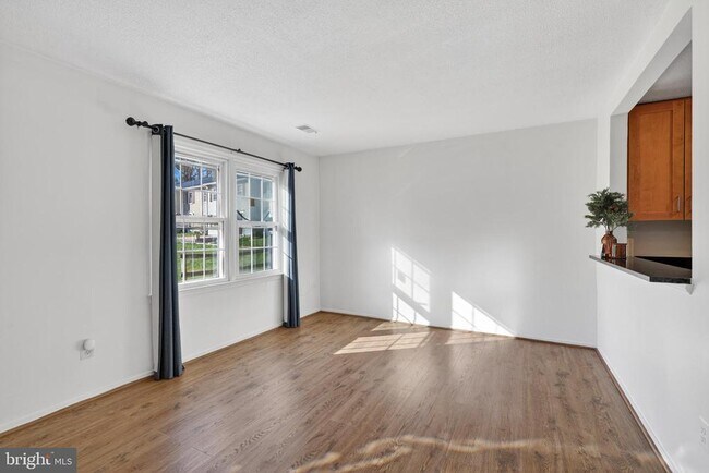 Photo - 9594 Inverary Ct