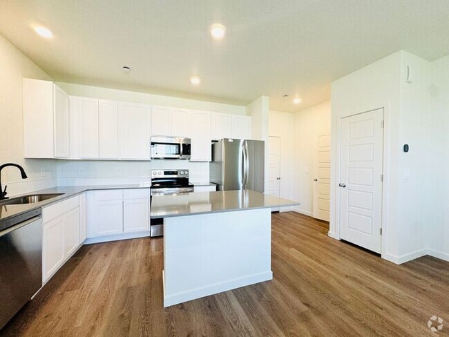 Building Photo - Gorgeous Brand New 2 bed/ 2.5 bath Townhou... Rental