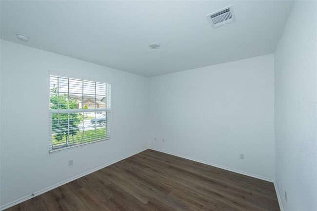 Photo - 147 Otter Rd