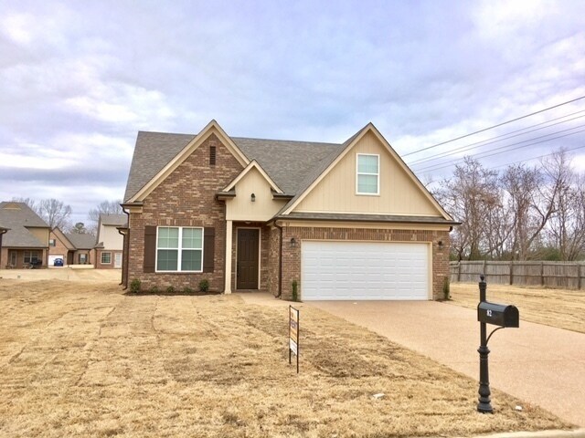 Building Photo - Available Now! Oakland, 4 Bedroom 2.5 Bath Home