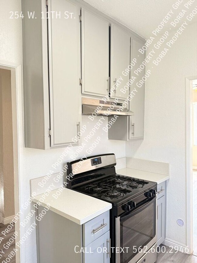 Building Photo - 254 W 11th St Rental