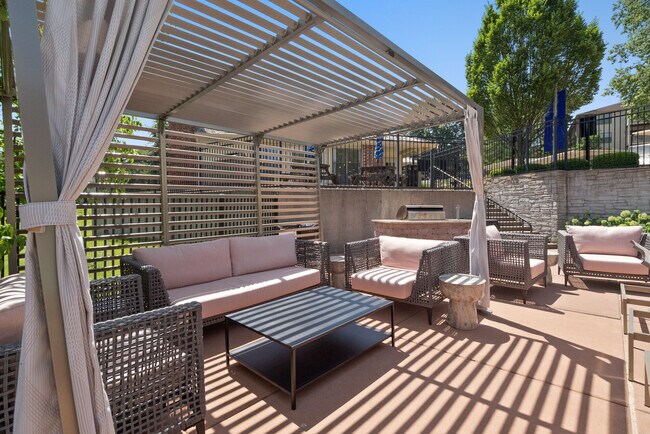 Lago Vista Apartments