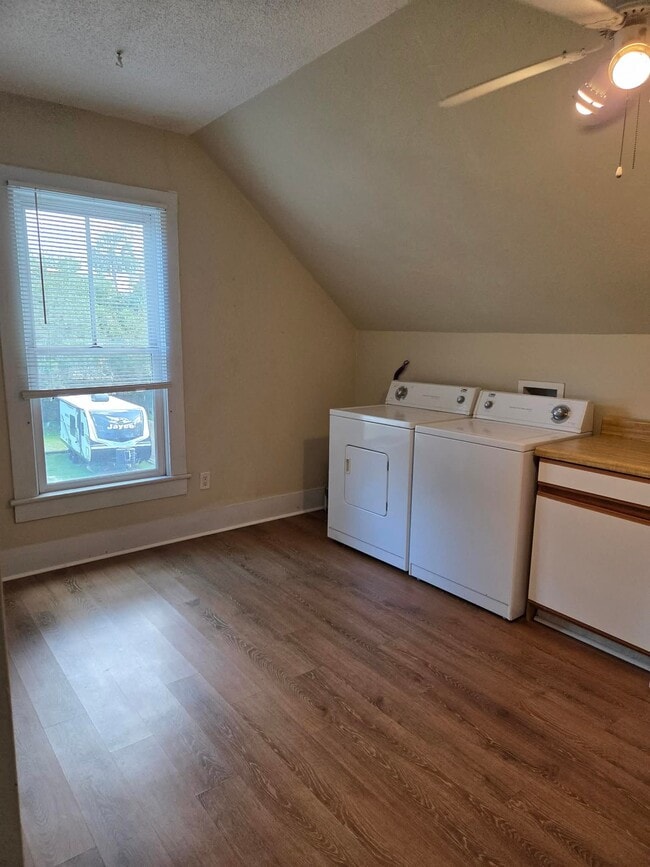 Photo - 31 Saragossa St Unit b