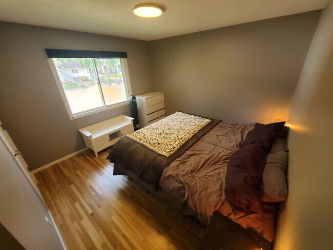 Photo - 4 bed 2 bath Comfortable and spacious single-family house, in NE Minneapolis