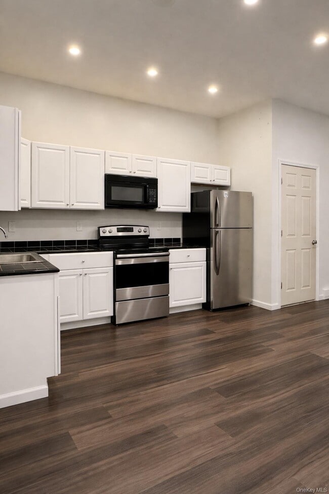 Building Photo - 420 Broadway Unit 1