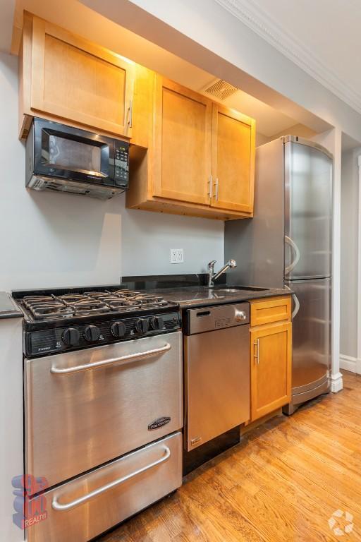 Building Photo - 410 E 13th St Unit 5D Rental