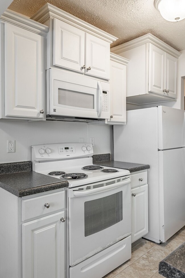 Delta Square Apartments - Lansing, MI