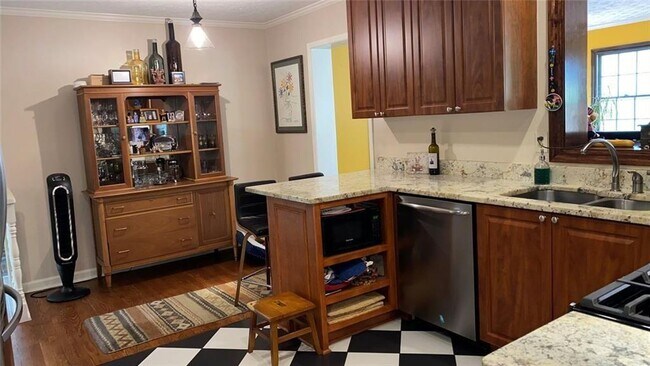 Photo - 2901 Victoria Dr