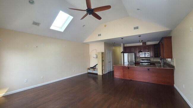 Building Photo - 43 Ravine Ave Unit 2 Rental