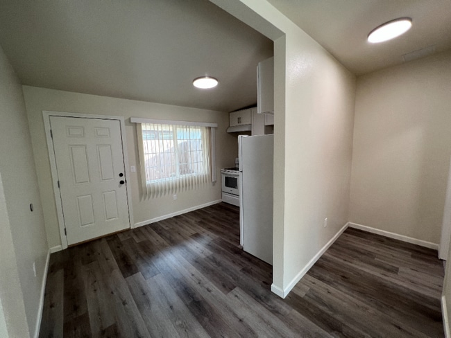 Photo - 934 N Van Ness Ave