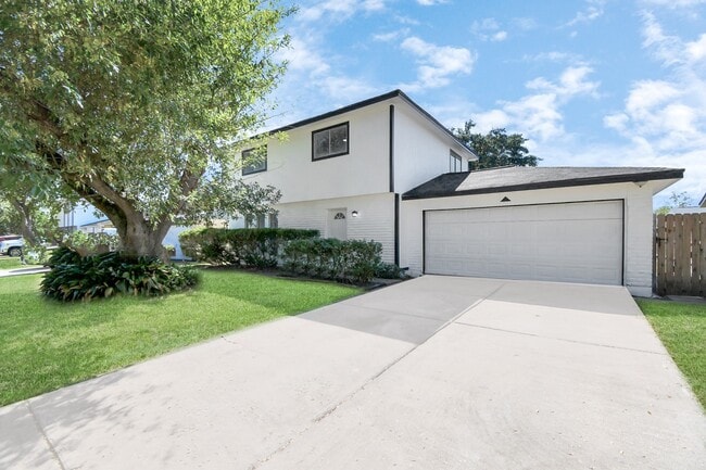 Building Photo - 9912 Cardinal St