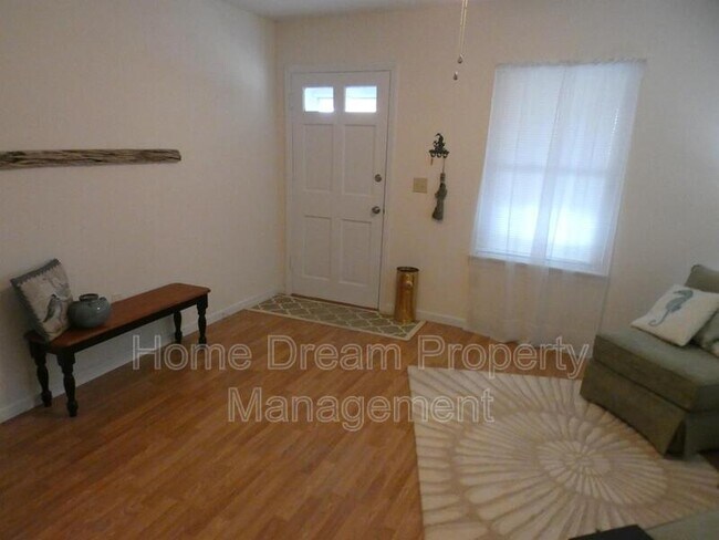 Photo - 930 Bryant Ave